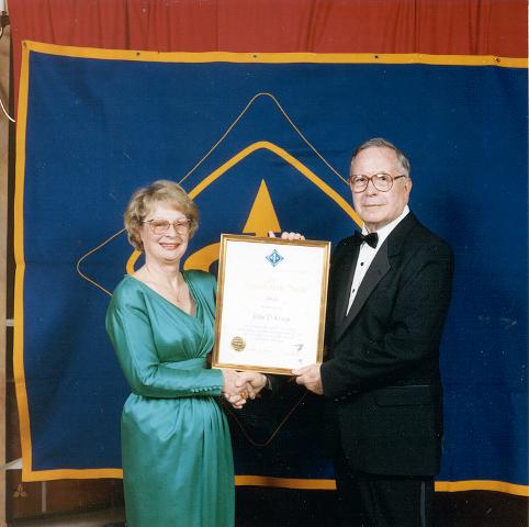 File:Peden Hertz medal 0690.jpg