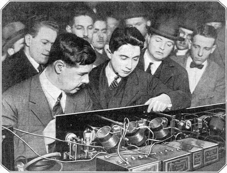 File:First neutrodyne radio receiver-Columbia.jpg