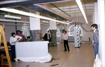 File:C6066 EBX 8000 pakkes ud, KTAS 13.4.1976.jpg