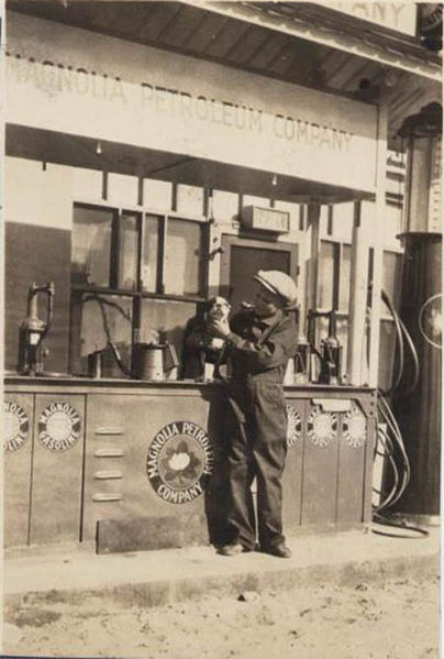 File:Magnolia Petroleum Company 1930 Attribution.jpg