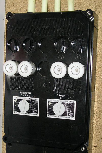 File:Magnetic Circuits Elektro verdeelinrichting woonhuis Attribution.jpg