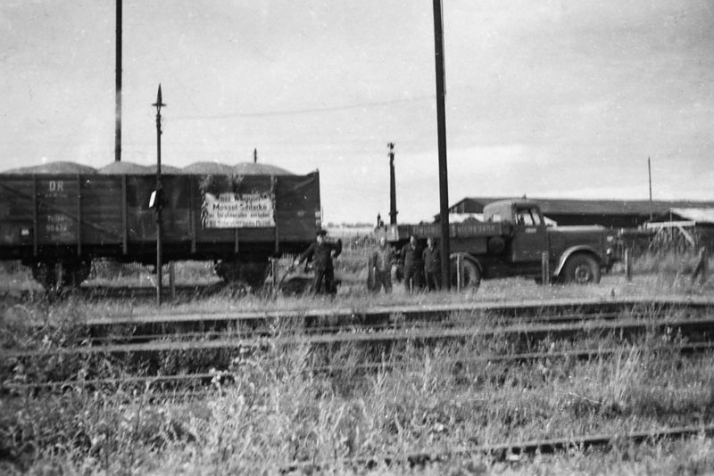File:Road Vehicles Straßenroller in the Train Station of Messel.jpg