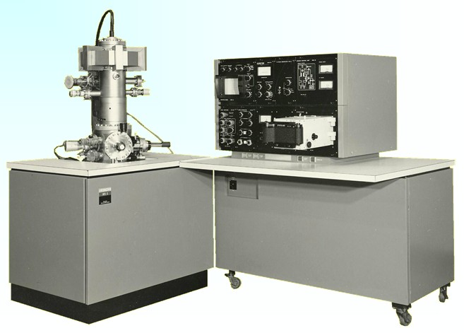 File:Hitachi 1972 FE-SEM HFS-2.jpg