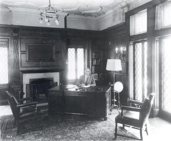 File:Bailey at IRE Headquarters 2773.jpg