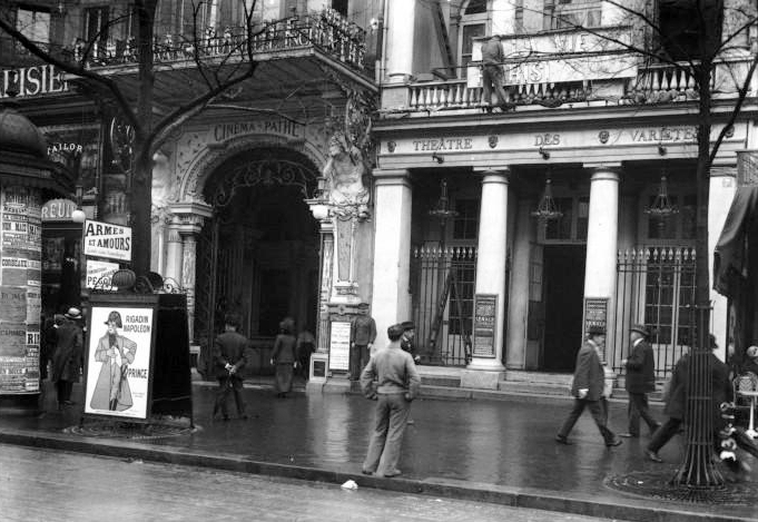 File:Theatre and Cinema 1913 Varity Theatre Cinema Pathe Paris.jpg