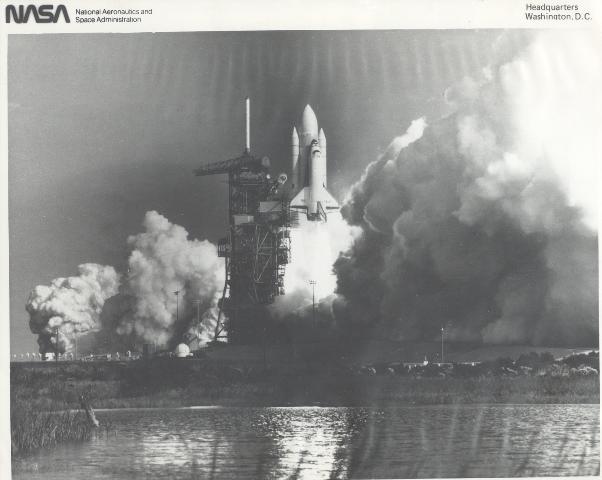 File:Columbia Climbs Toward Space 2732.jpg