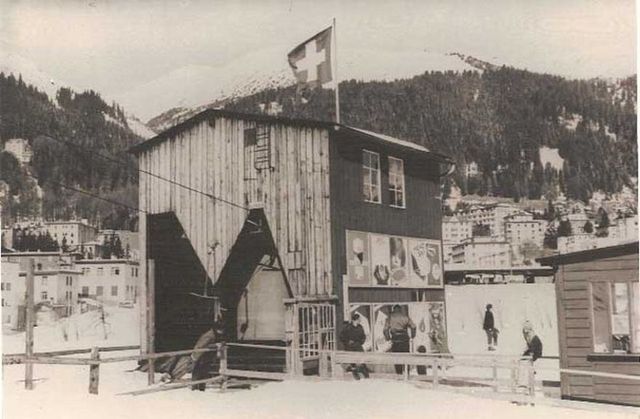 File:(01) Davos T-bar.jpg