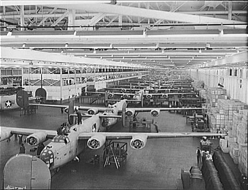 File:B-24 bomber at Willow Run.jpg