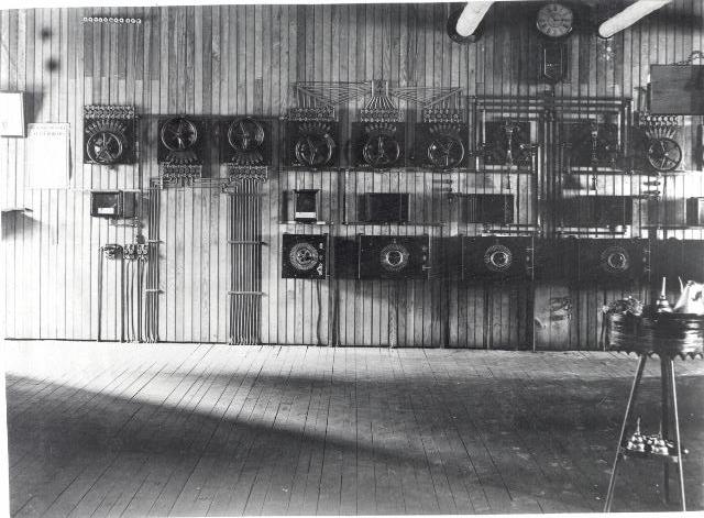 File:Switchgear New Brunswick NJ Central Station 1328.jpg