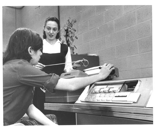 File:LibrascopeLGP-30 c1960courtesyCHM.jpg