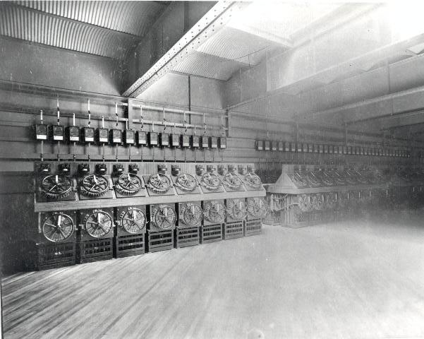 File:Switchgear Chicago Station 1300.jpg