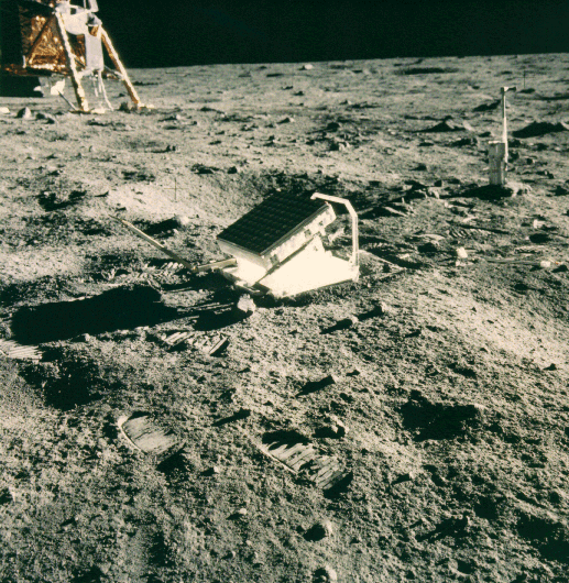 File:Apollo11lrra.gif