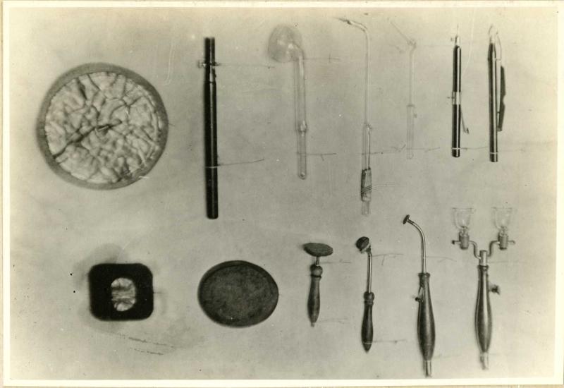 File:Reeve 41435 electrotherapy.jpg