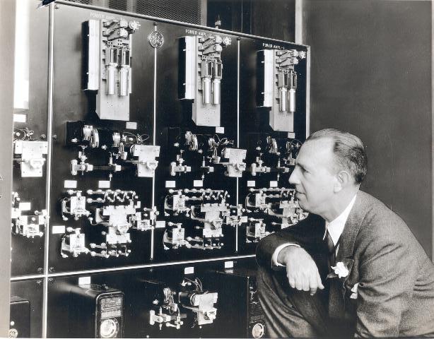 File:Crosley and Transmitter 1194.jpg