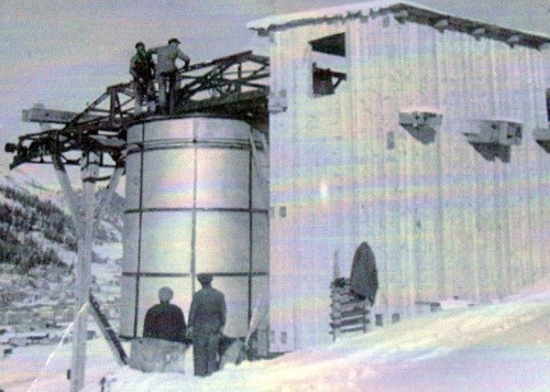 File:(03) Bolgen Hill Lift J-bar Construction .jpg