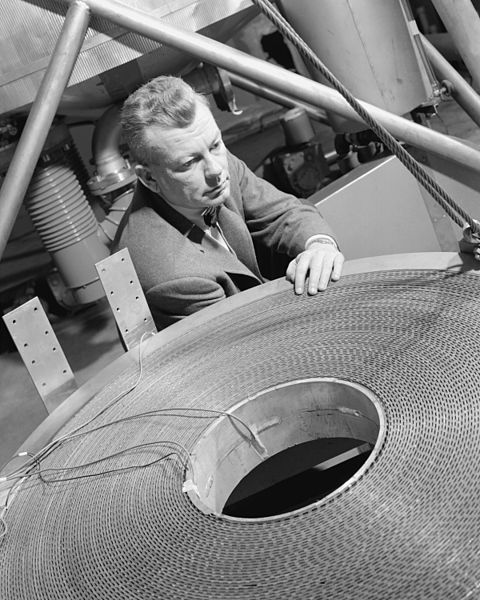 File:Cryogenic Edmund Callaghan with Cryogenic Magnet.jpg