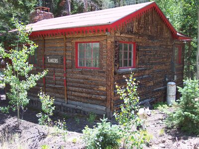 (02) Kanger Cabin.JPG