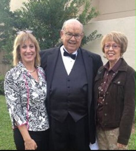 Marianne Walter and Karen After Bel Canto Performen Mozarts Requiem