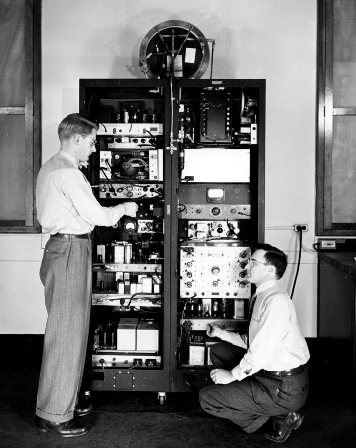 1948 Ammonia Molecule Clock Backside.jpg