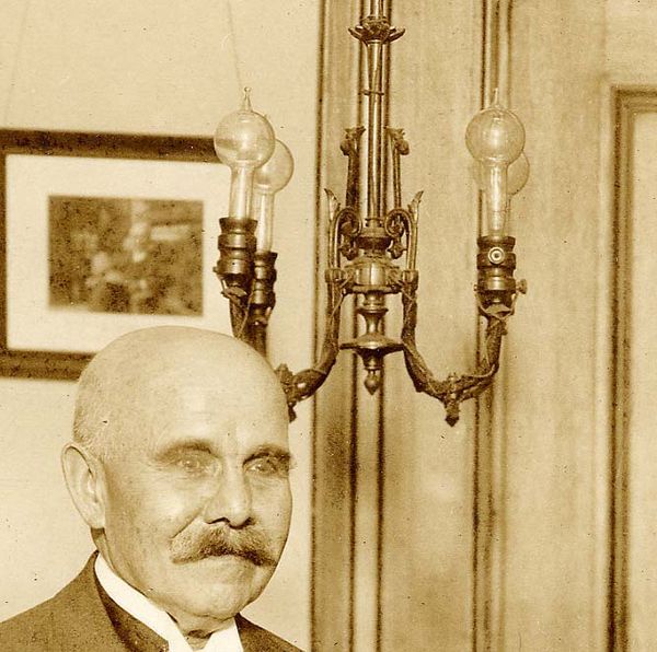 Early Light Bulbs - Engineering and Technology History Wiki